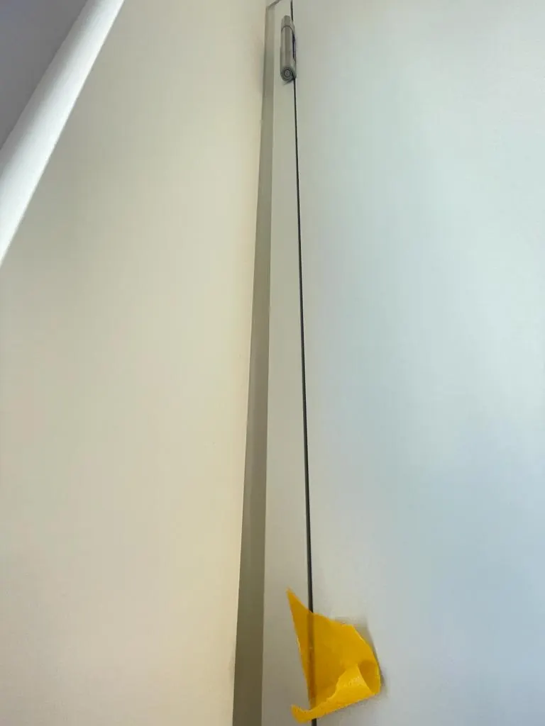 Anschlussfuge an Glasfront